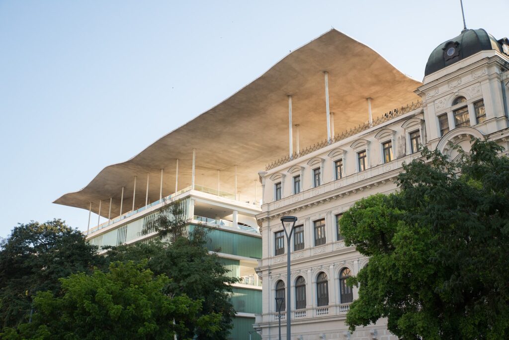 Fachada do Museu de Arte do Rio