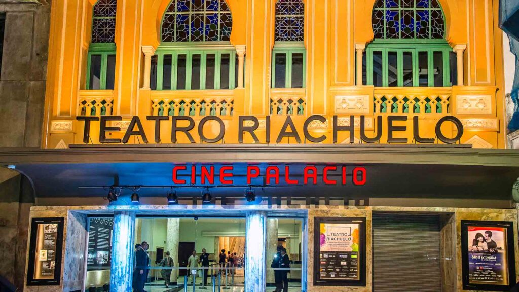 Fachada do Teatro Riachuelo Rio